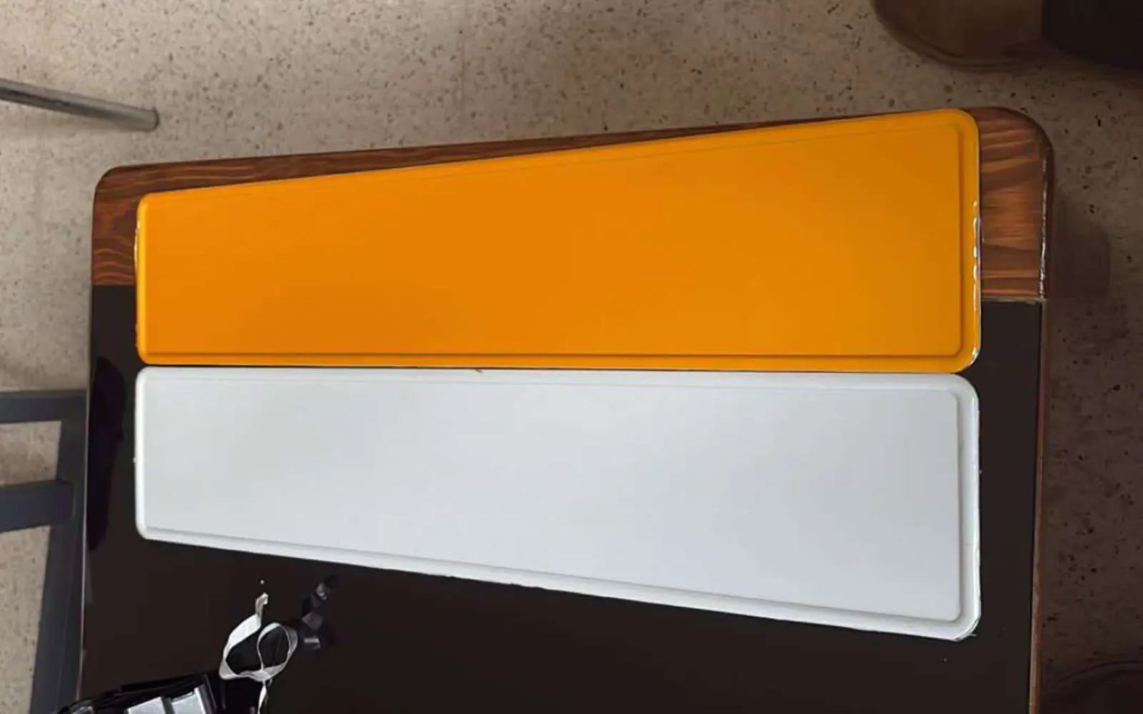 Standard license plate structure with aluminum plate and reflective film
